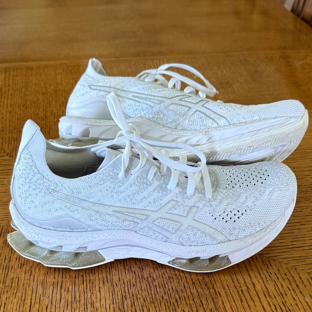 Women’s ASICS KINSEI BLAST size 8.5 running shoes